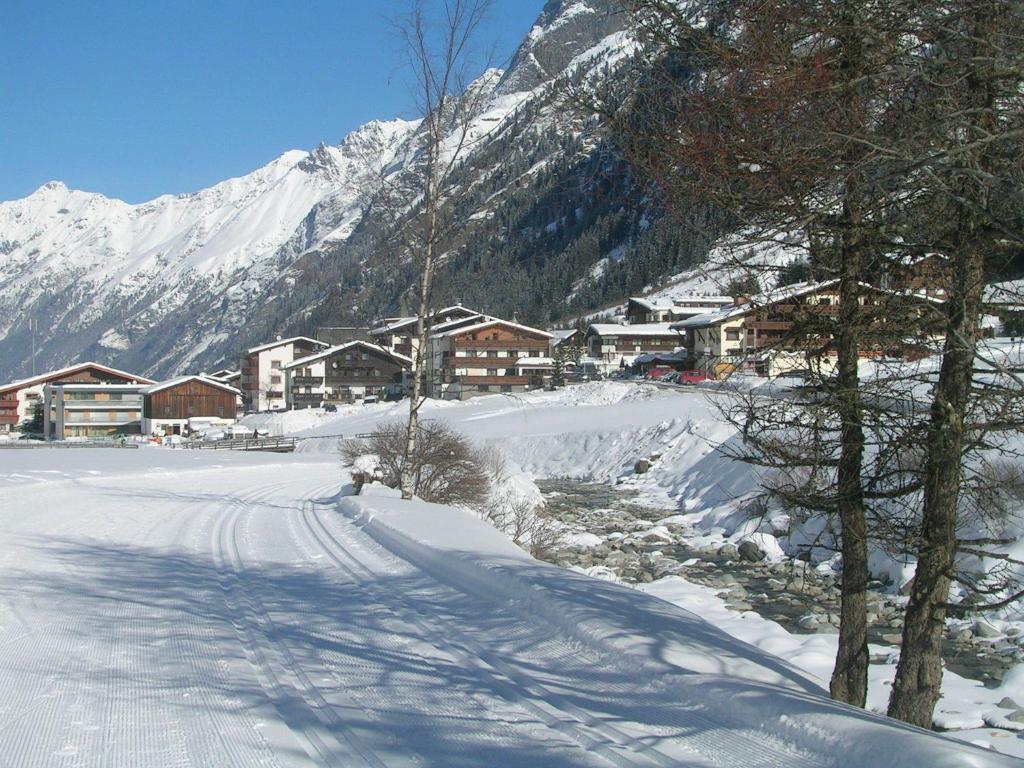 Haus Margret Bed & Breakfast Sankt Leonhard im Pitztal Bagian luar foto