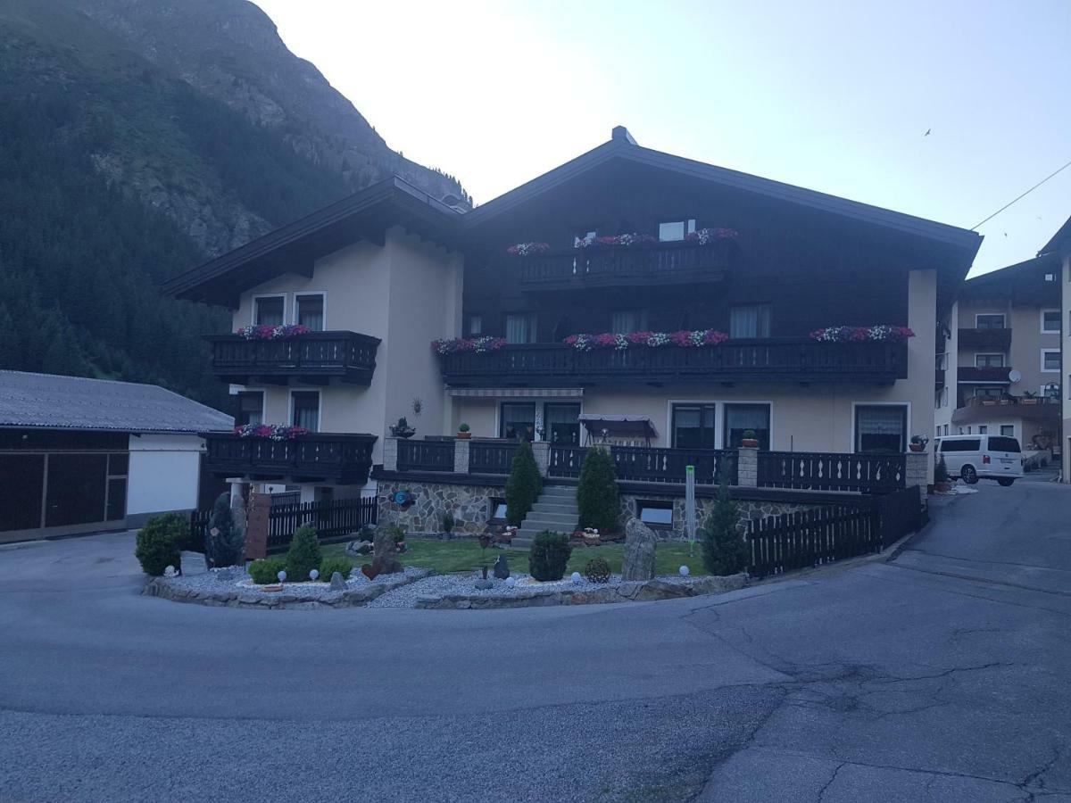 Haus Margret Bed & Breakfast Sankt Leonhard im Pitztal Bagian luar foto