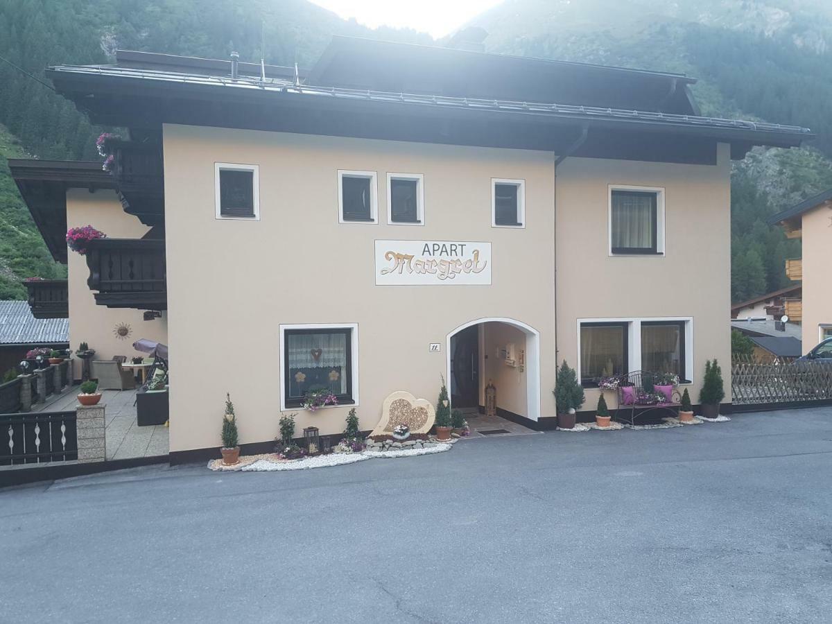 Haus Margret Bed & Breakfast Sankt Leonhard im Pitztal Bagian luar foto
