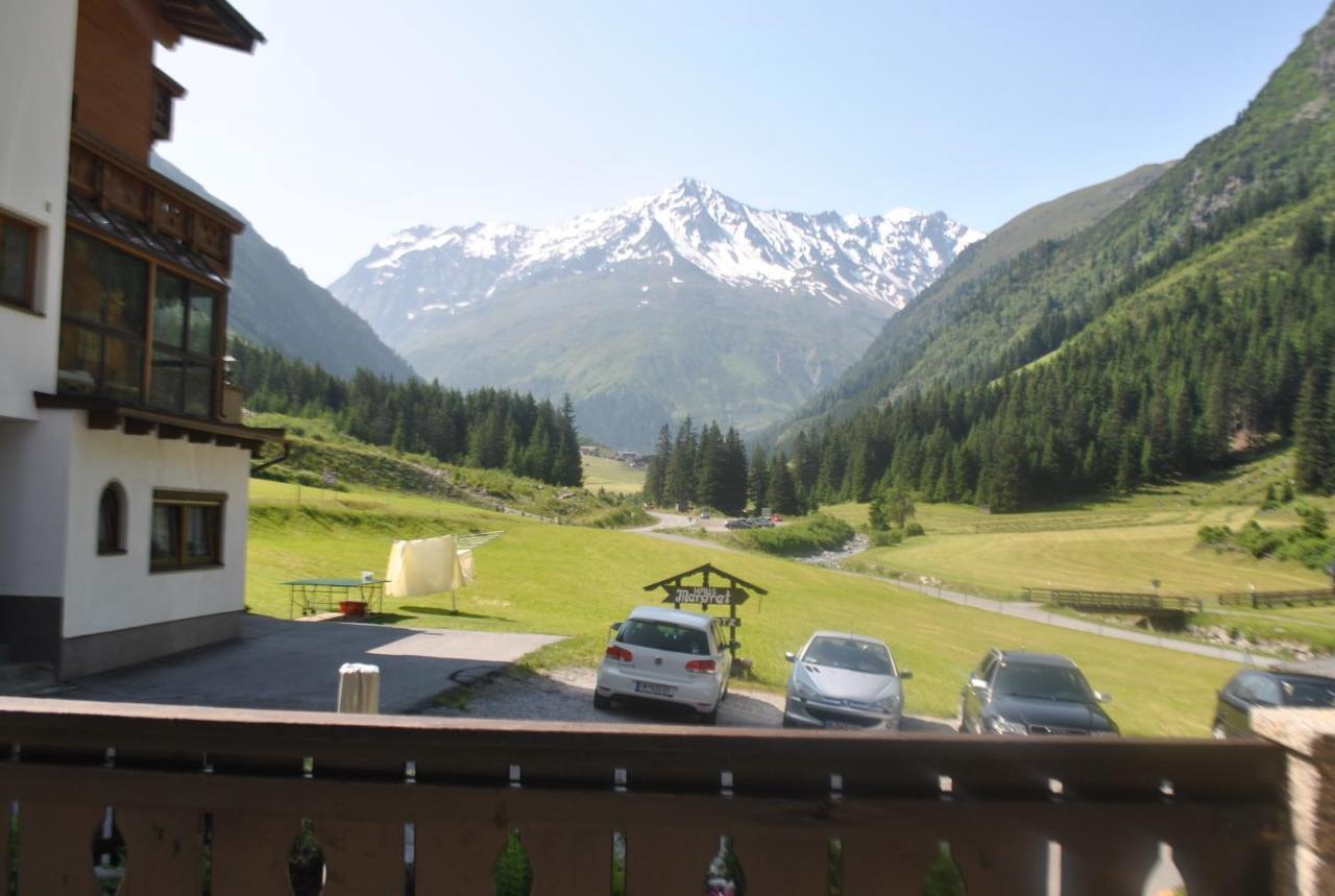 Haus Margret Bed & Breakfast Sankt Leonhard im Pitztal Bagian luar foto